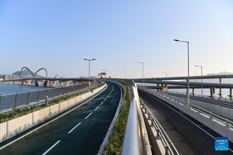 Picha hii iliyopigwa Tarehe 8 Desemba 2022 ikionyesha Daraja la Tseung Kwan O Cross Bay huko Hong Kong, Kusini mwa China.  (Picha na Yan Jinwen/Xinhua)