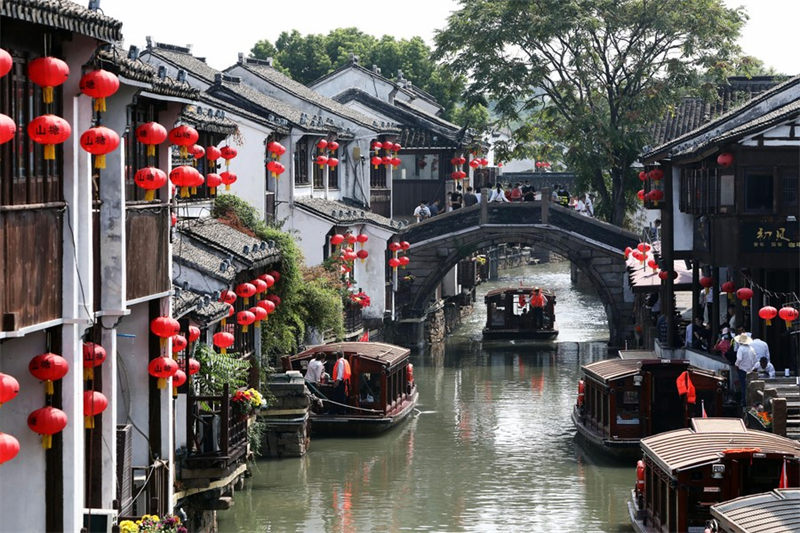 Mavazi ya kitamaduni ya China yaonyeshwa kwa mara ya kwanza kwenye Kanivali ya Venice