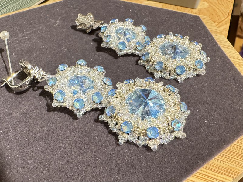 Urithi wa utamaduni usioshikika unaong'aa sana: Udarizi wa Shanga za Kioo kwa mikono wa Xiamen, China