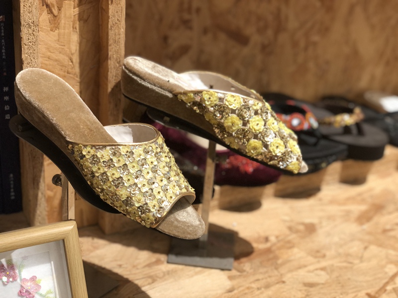 Urithi wa utamaduni usioshikika unaong'aa sana: Udarizi wa Shanga za Kioo kwa mikono wa Xiamen, China