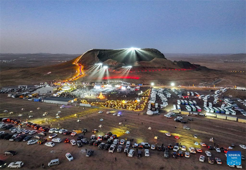 Tamasha la utalii lenye kujikita?katika?barafu na theluji lafunguliwa katika Mongolia ya Ndani, China