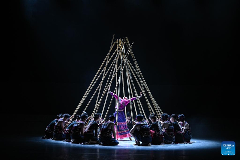 Maonesho ya kwanza ya mchezo wa ngoma unaotokana na ngano za watu wa kabila la Wali yafanyika Haikou, China