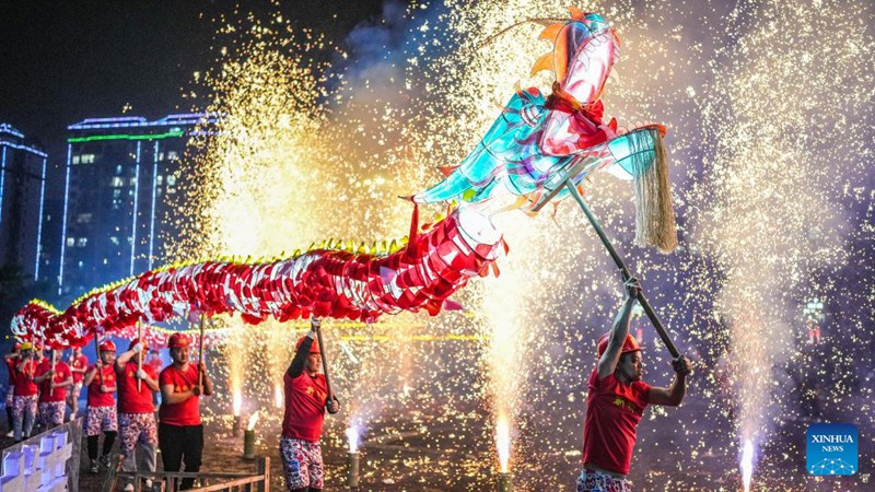 Onesho la “Wulong Xuhua” lafanyika kusherehekea Sikukuu ya Taa za Jadi ya China mkoani Guizhou