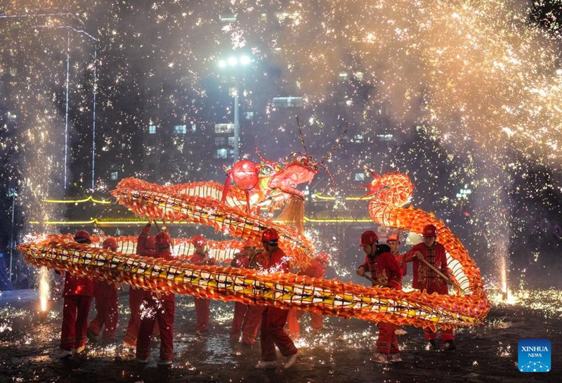 Onesho la “Wulong Xuhua” lafanyika kusherehekea Sikukuu ya Taa za Jadi ya China mkoani Guizhou