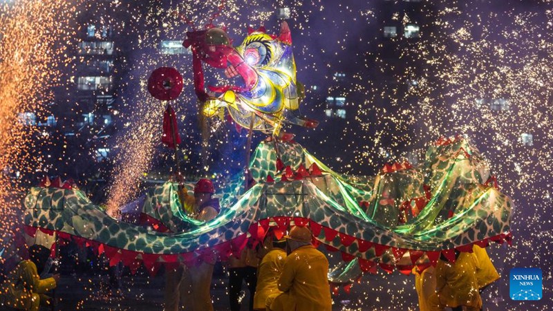 Onesho la “Wulong Xuhua” lafanyika kusherehekea Sikukuu ya Taa za Jadi ya China mkoani Guizhou