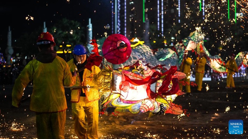 Onesho la “Wulong Xuhua” lafanyika kusherehekea Sikukuu ya Taa za Jadi ya China mkoani Guizhou