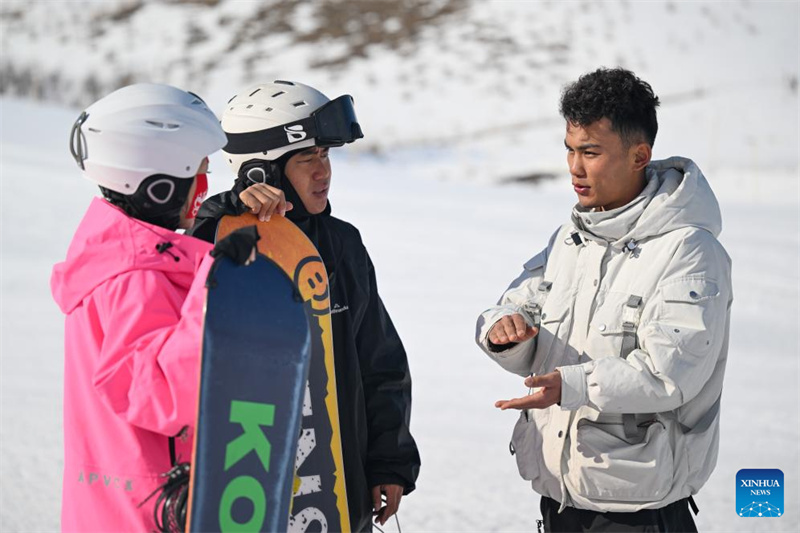 Kijana wa familia ya wafugaji?mkoani Xinjiang, China atimiza ndoto ya kuwa rubani
