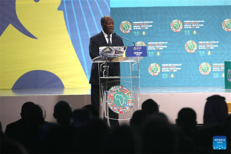Rais Alassane Ouattara wa Ivory Coast akizungumza katika hafla ya ufunguzi wa Mkutano wa 60 wa Mwaka wa Benki ya Maendeleo ya Afrika (AfDB) mjini Abidjan, Ivory Coast, Mei 27, 2025. (Picha na Yvan Sonh/Xinhua)