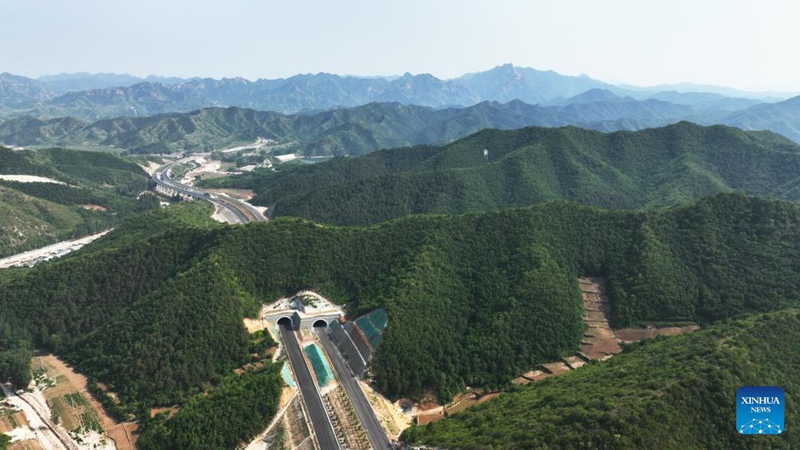Barabara Kuu ya Lingyuan-Suizhong yaendelea kujengwa katika Mkoa wa Liaoning, China