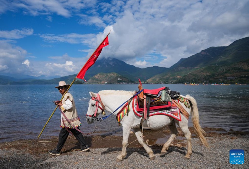 Shughuli ya kwanza?ya Siku ya Kuzunguka Mlima na Ziwa yafanyika kwenye Ziwa Lugu mkoani Sichuan, China